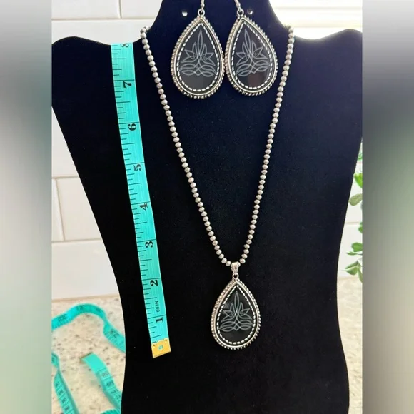 Black Teardrop Boot Stitch Earrings and Necklace Set - Picture 10 of 13